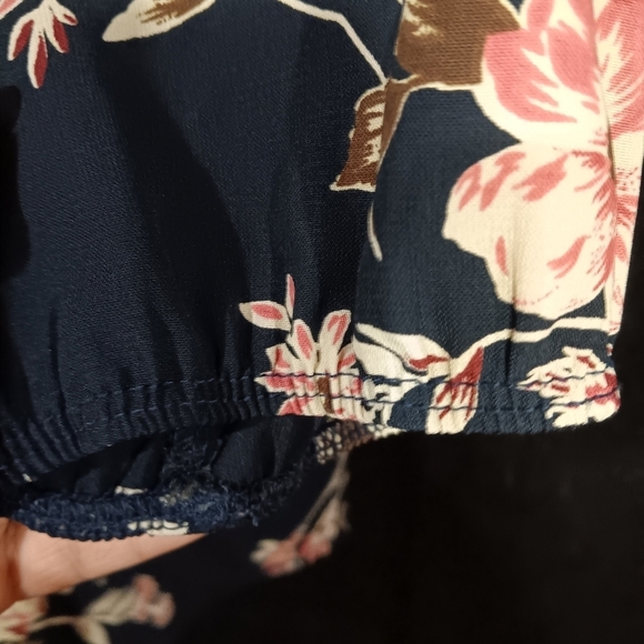 Dark blue blouse with floral print by fashion magazine - Picture 2 of 4